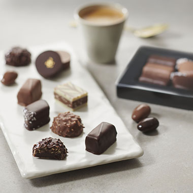 Une large gamme de bonbon chocolat Alcoolisé ou non Alcoolisé 🍫🍫 à  découvrir à la pâtisserie abidjanaise. Disponible dans nos magasins…